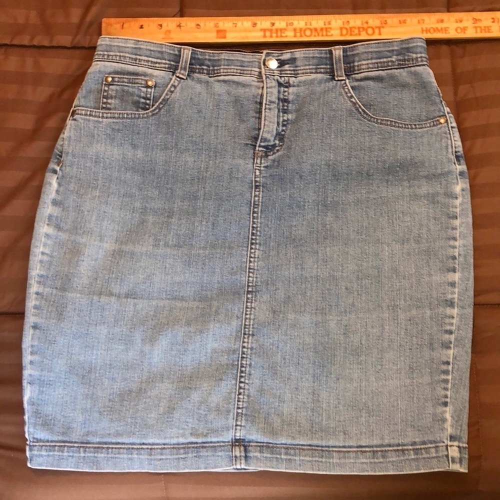 (Sold) VINTAGE CHARTER CLUB denim skirt - Picture 5 of 7
